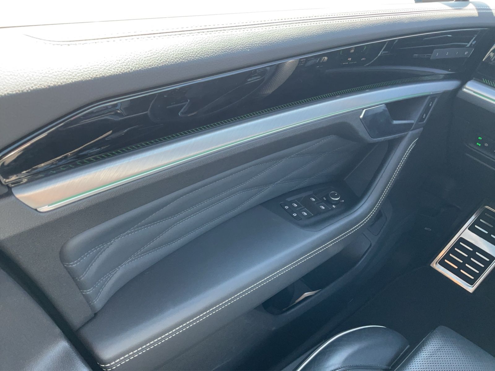 Volkswagen Touareg 3.0 TDI 4MOTION R-Line foto 10