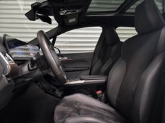 Fahrzeugabbildung BMW 218i Active Tourer--Pano/DrivingProf/eSitze/19LM
