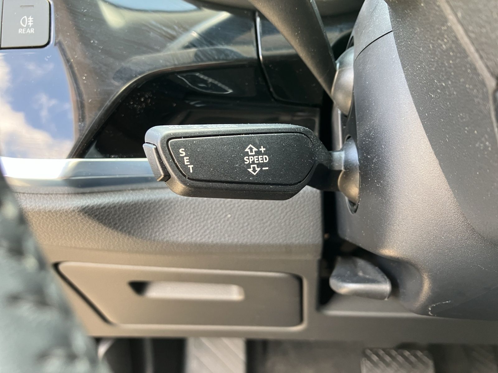 Fahrzeugabbildung Audi Q3 40 TFSI quattro S-tronic LED 18" AVC SHZ