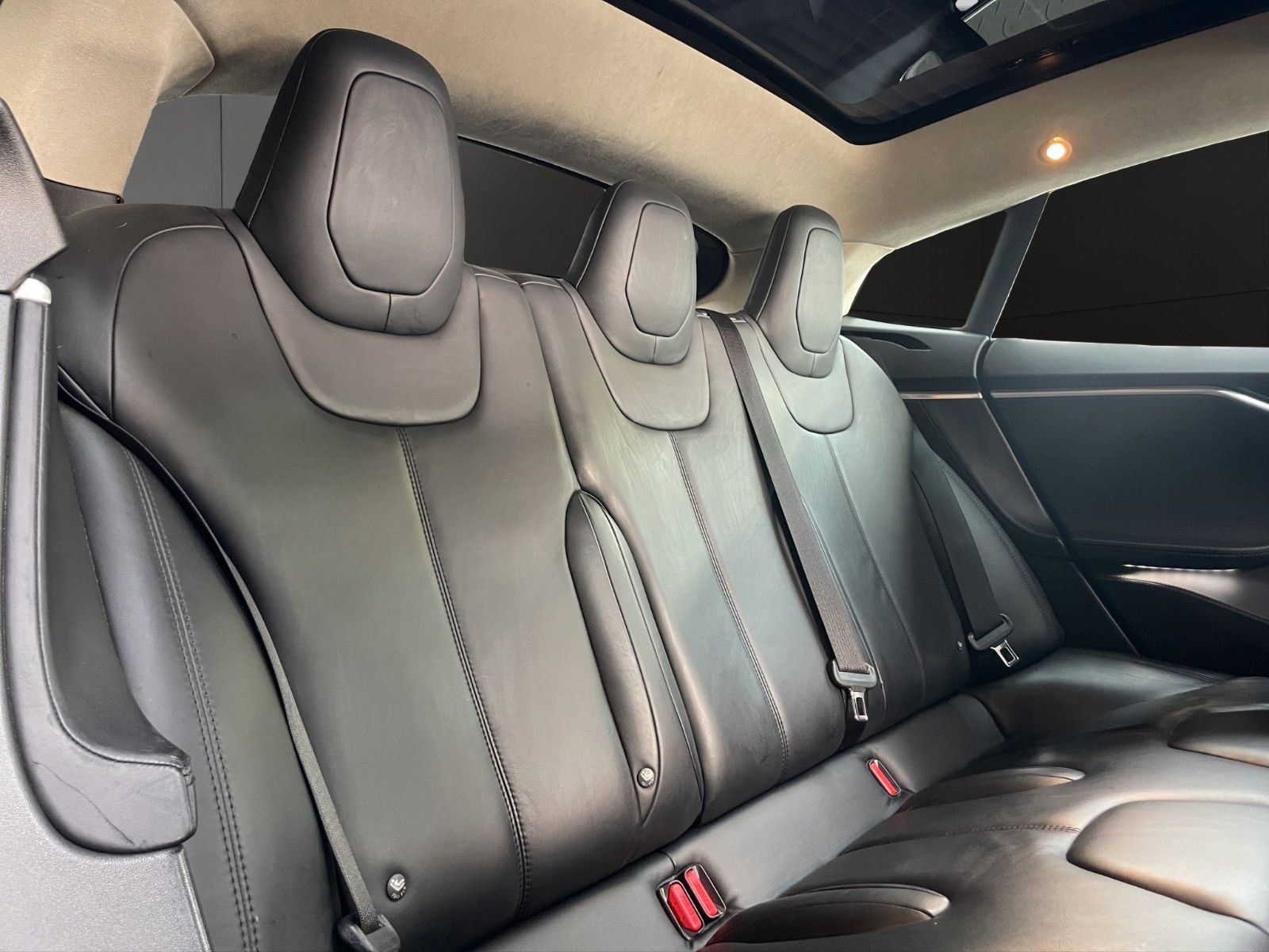 Fahrzeugabbildung Tesla Model S Dual*Xenon*ACC*CarPlay*Wlan*Pano*Ambient