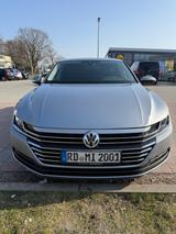 Volkswagen Arteon 2.0 TDI TÜV neu Top Zustand - silberne Volkswagen Arteon