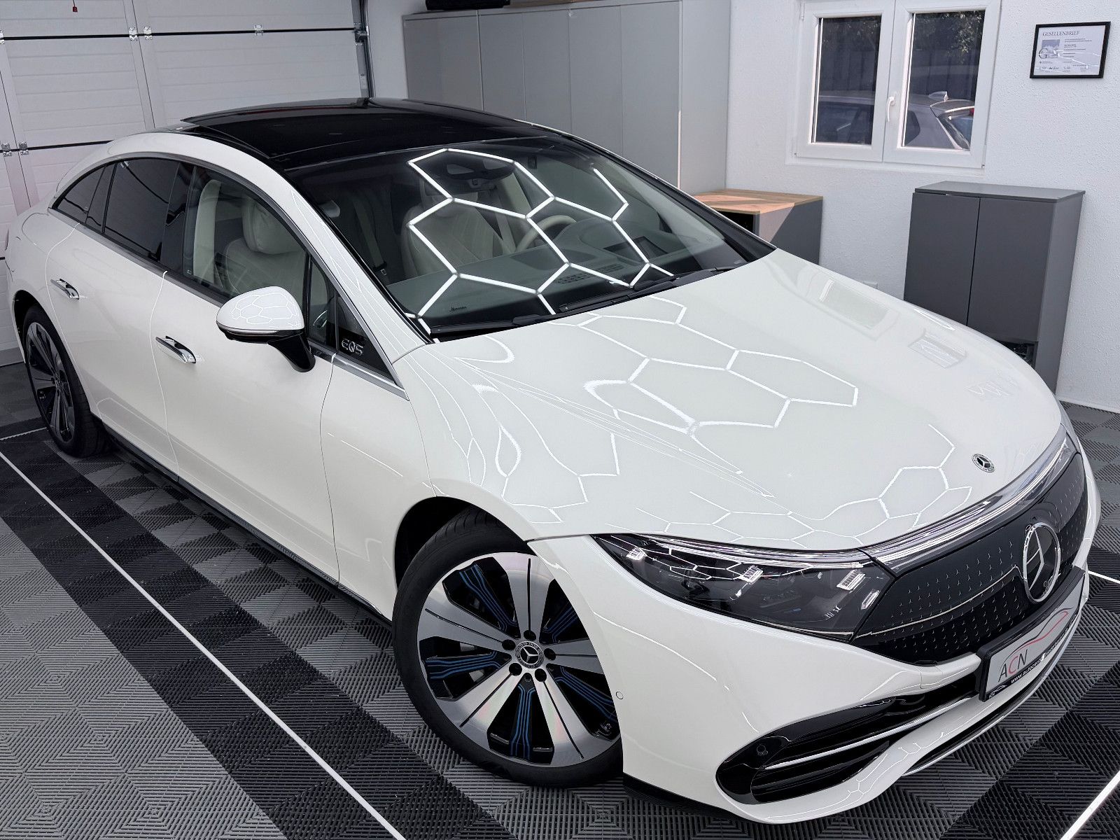 Fahrzeugabbildung Mercedes-Benz EQS EQS 580 4Matic/BURMESTER/HuD/PANO/98,5% SOH