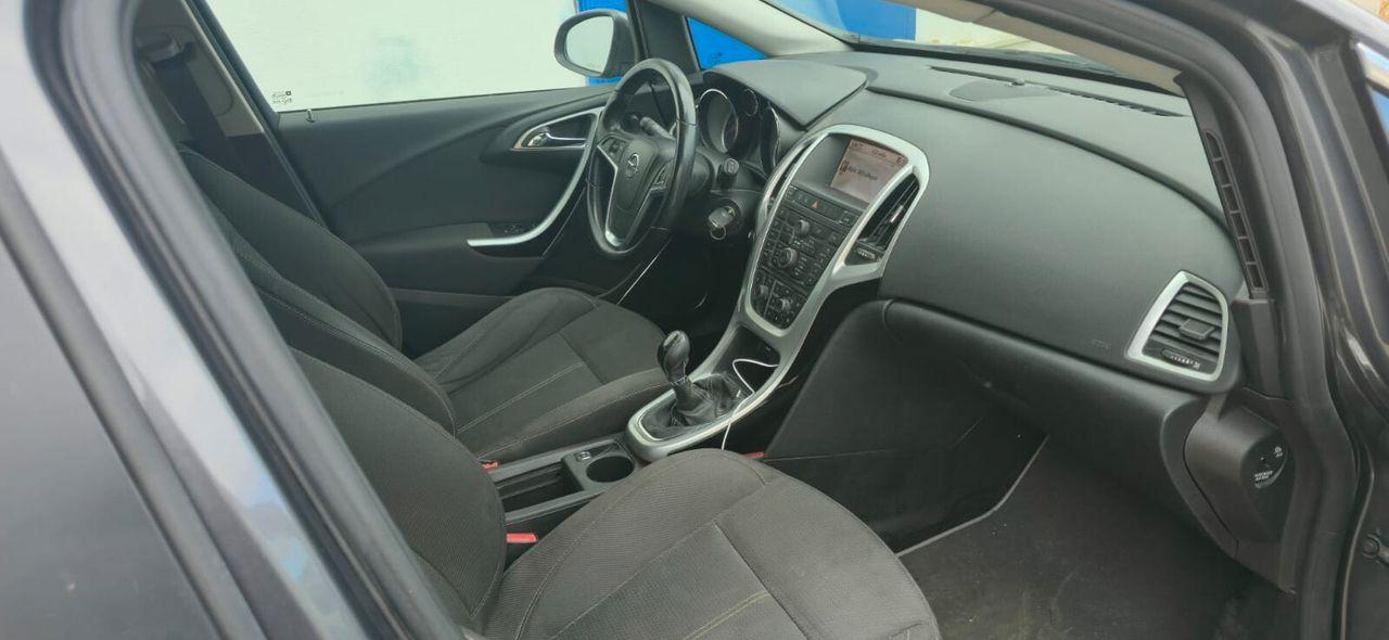 Opel Astra 2011 — двигун 1.956 cm³, 165 HP (121kW)