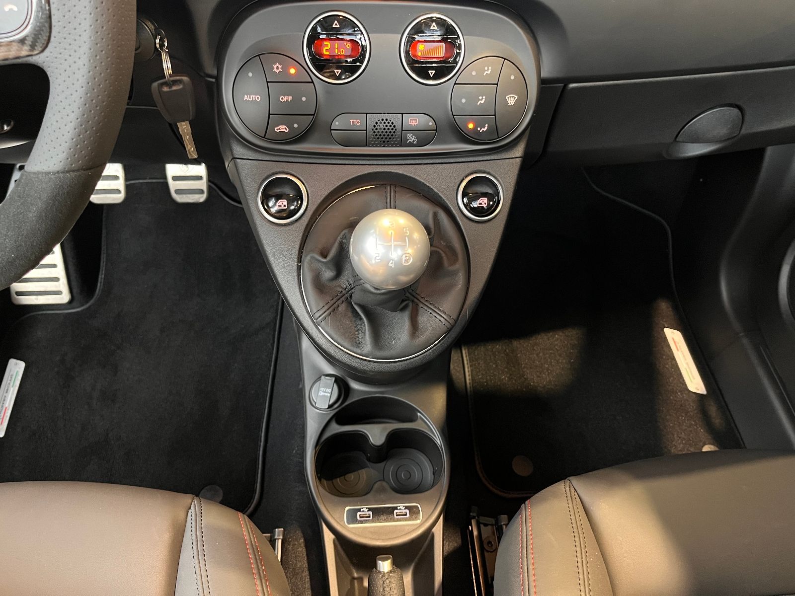 Fahrzeugabbildung Abarth 695C Competizione BEATS NAV CARPLAY