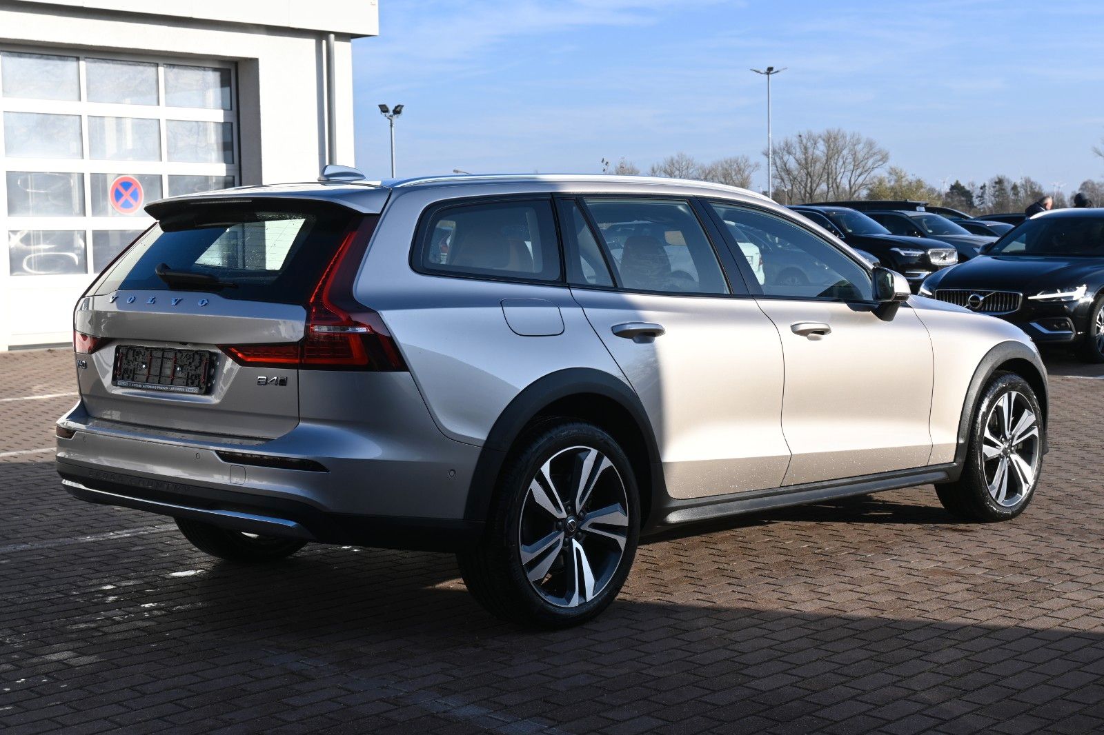 Fahrzeugabbildung Volvo V60 CC B4D AWD Ultimate*LED*PANO*360*H&K*MASSAGE