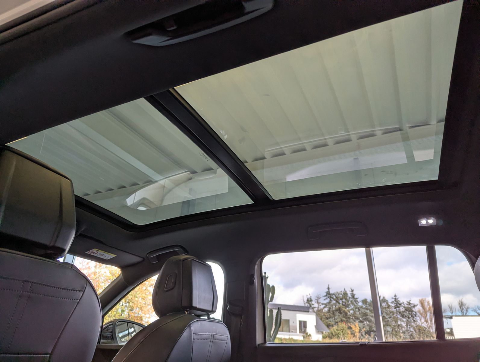 VW Tayron 2.0 R-Line Leder Launch Pano Black AHK 20 - Image 15