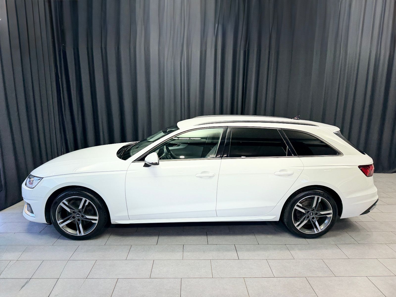 Fahrzeugabbildung Audi A4 Avant 35 TDI advanced|MATRIX|LCI|RF-KAMERA