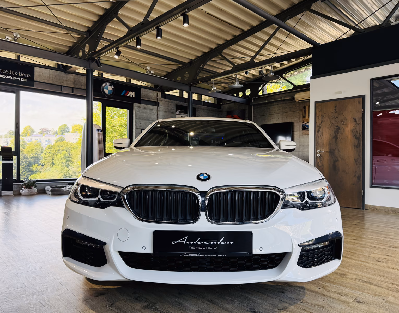 BMW 520 i M Sport*1.HAND*KAMERA*NAVI*DAB+