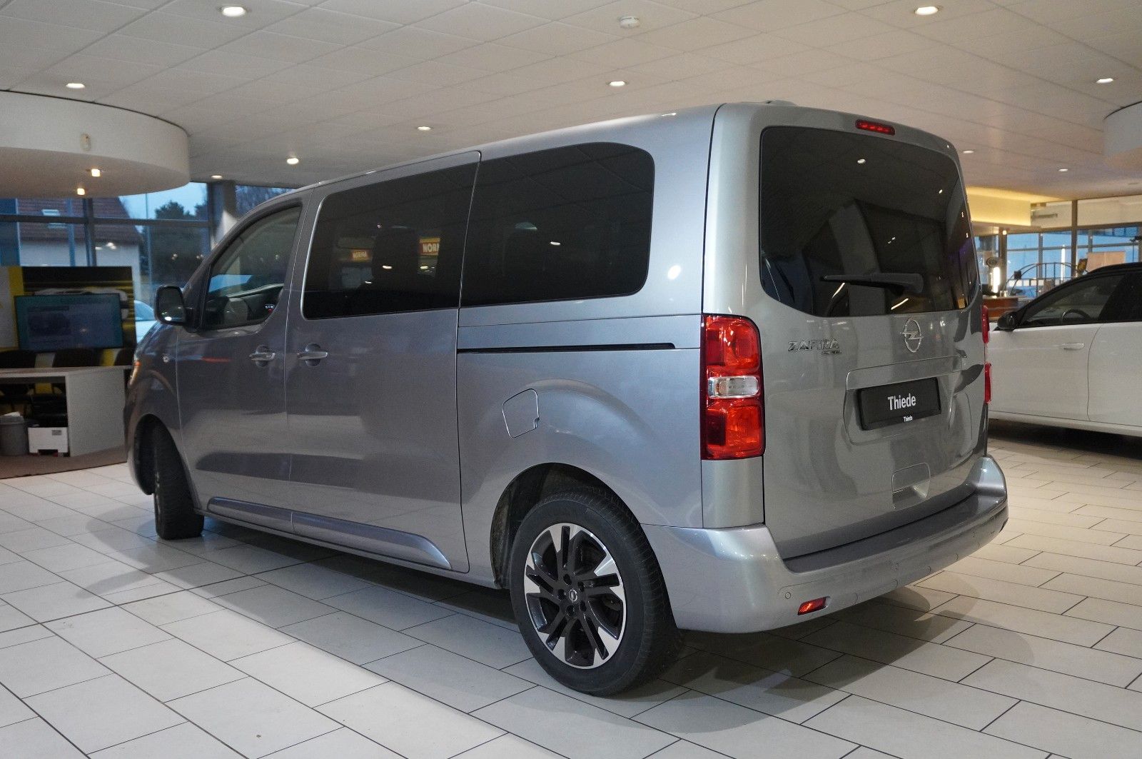 Fahrzeugabbildung Opel Zafira Life 2.0D "M" EDITION 8-SITZ NAVI/HUD/DAB