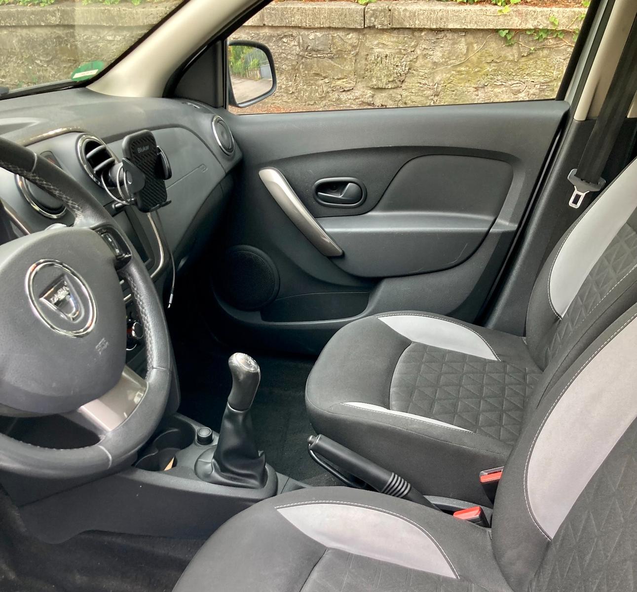 Dacia Sandero Stepway TCe 90 PS, TÜV 08/2028, AHK, 2x 