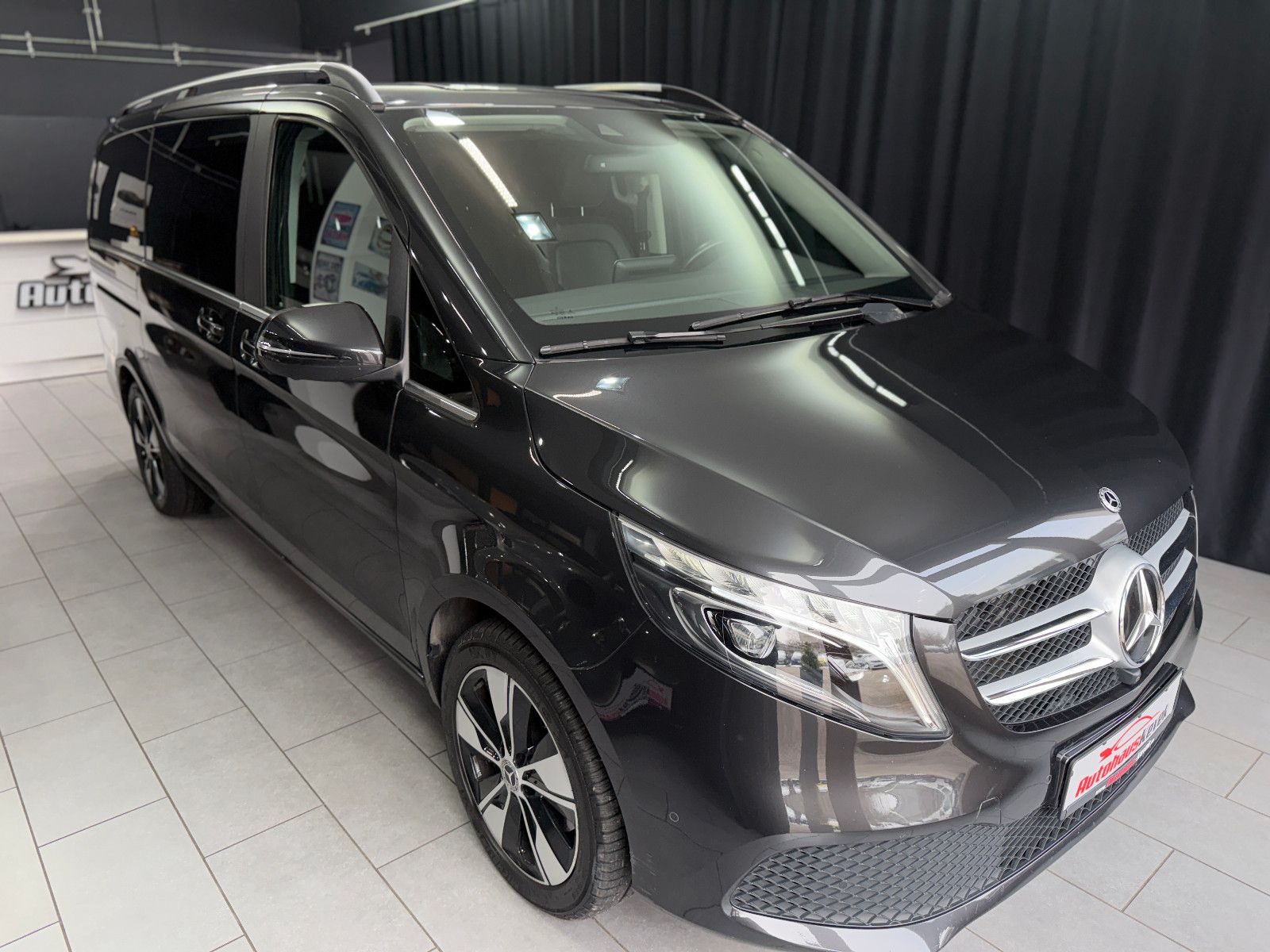 Fahrzeugabbildung Mercedes-Benz V300 d AVANTGARDE EDITION 4MATIC lang|BURMESTER|
