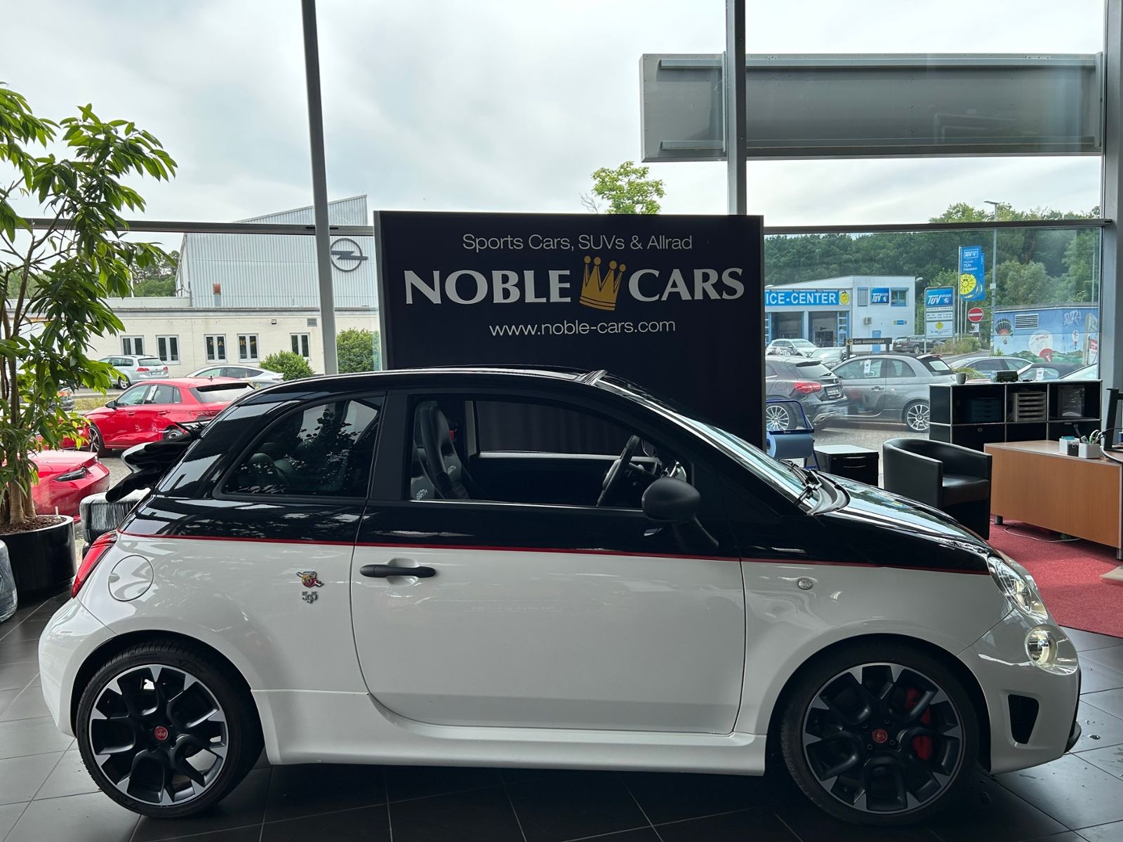Fahrzeugabbildung Abarth 595C Competizione XENON NAVI Beats ALU