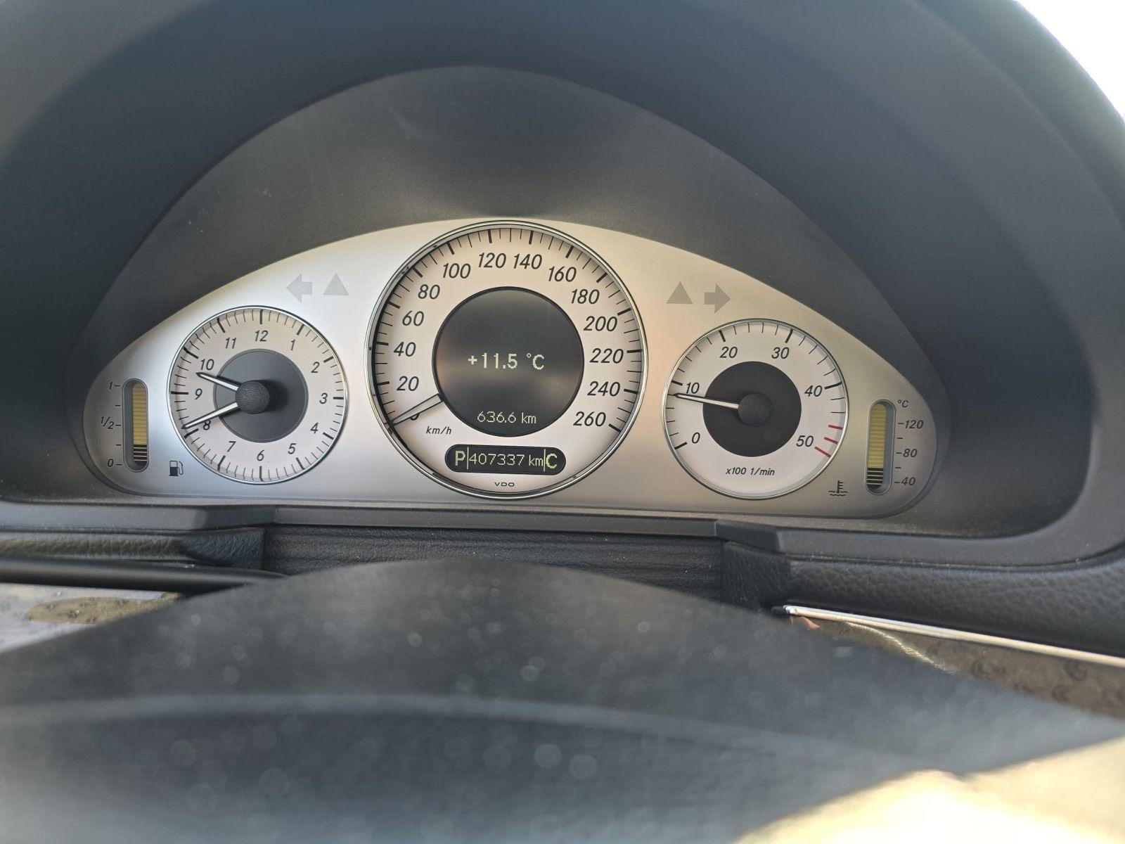 Mercedes-Benz E320 2011 — photo 10