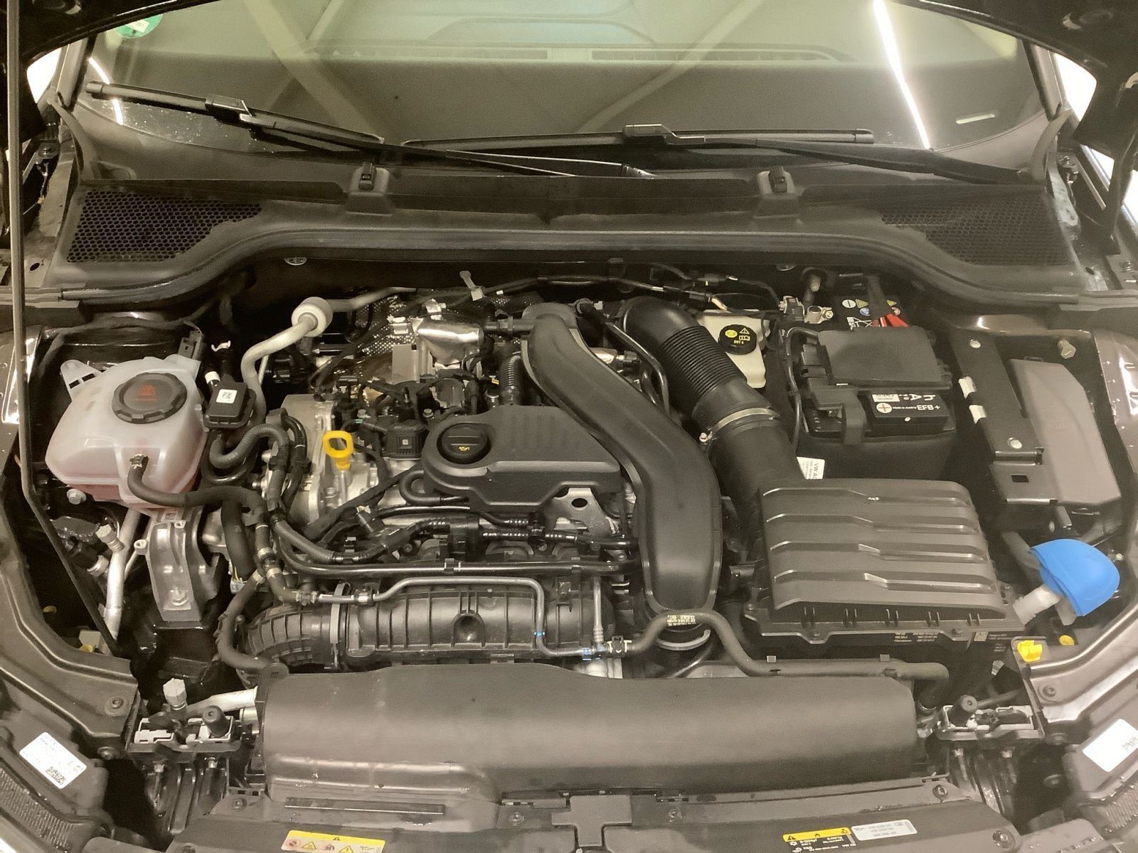 Kamiq Tour 1,5 TSI NAVI PDC KLIMAAUTO SH ALU