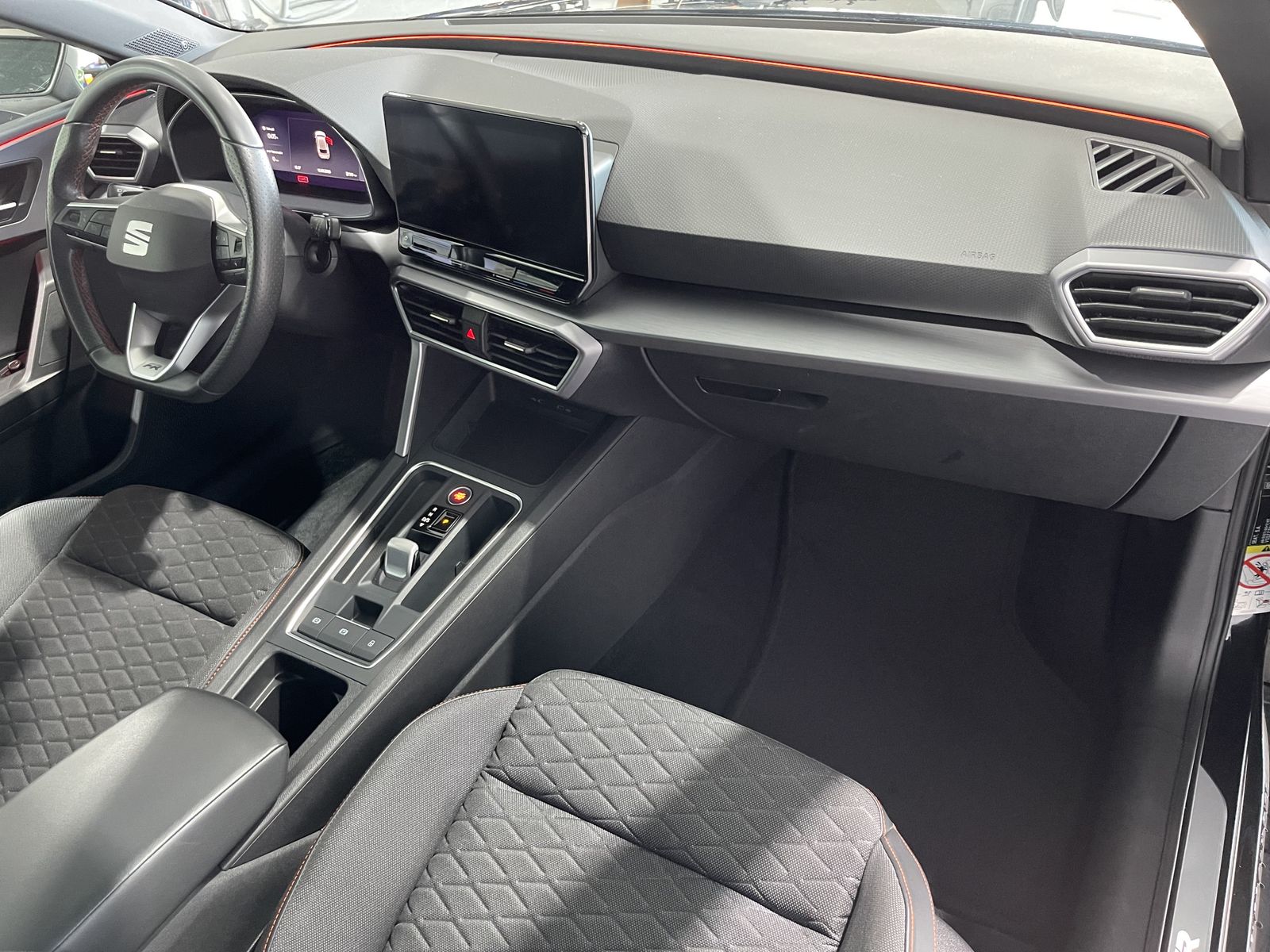 Fahrzeugabbildung SEAT Leon FR 2.0 TDI*LED*Navi*Beats*ACC*Navi*