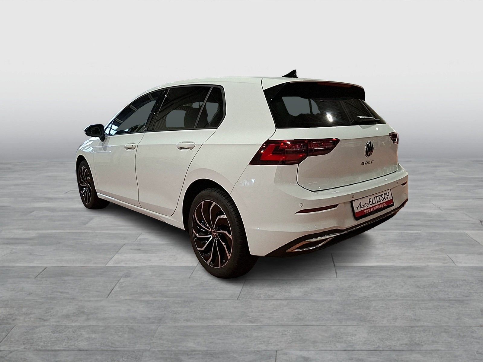 Fahrzeugabbildung Volkswagen Golf VIII TSI Move Matrix Navi AID Pano PDC SH L