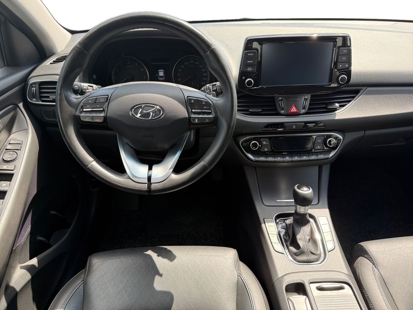 Fahrzeugabbildung Hyundai i30 1.4 T-GDI Premium PANO LED AHK