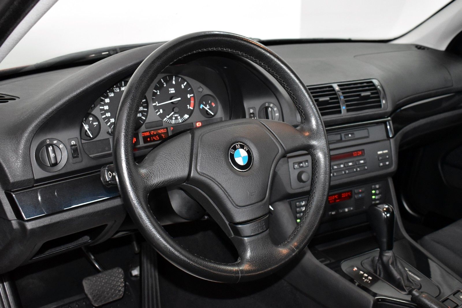 Fahrzeugabbildung BMW 523 iA,E39 Facelift,Klimaaut.,PDC,1A Zustand