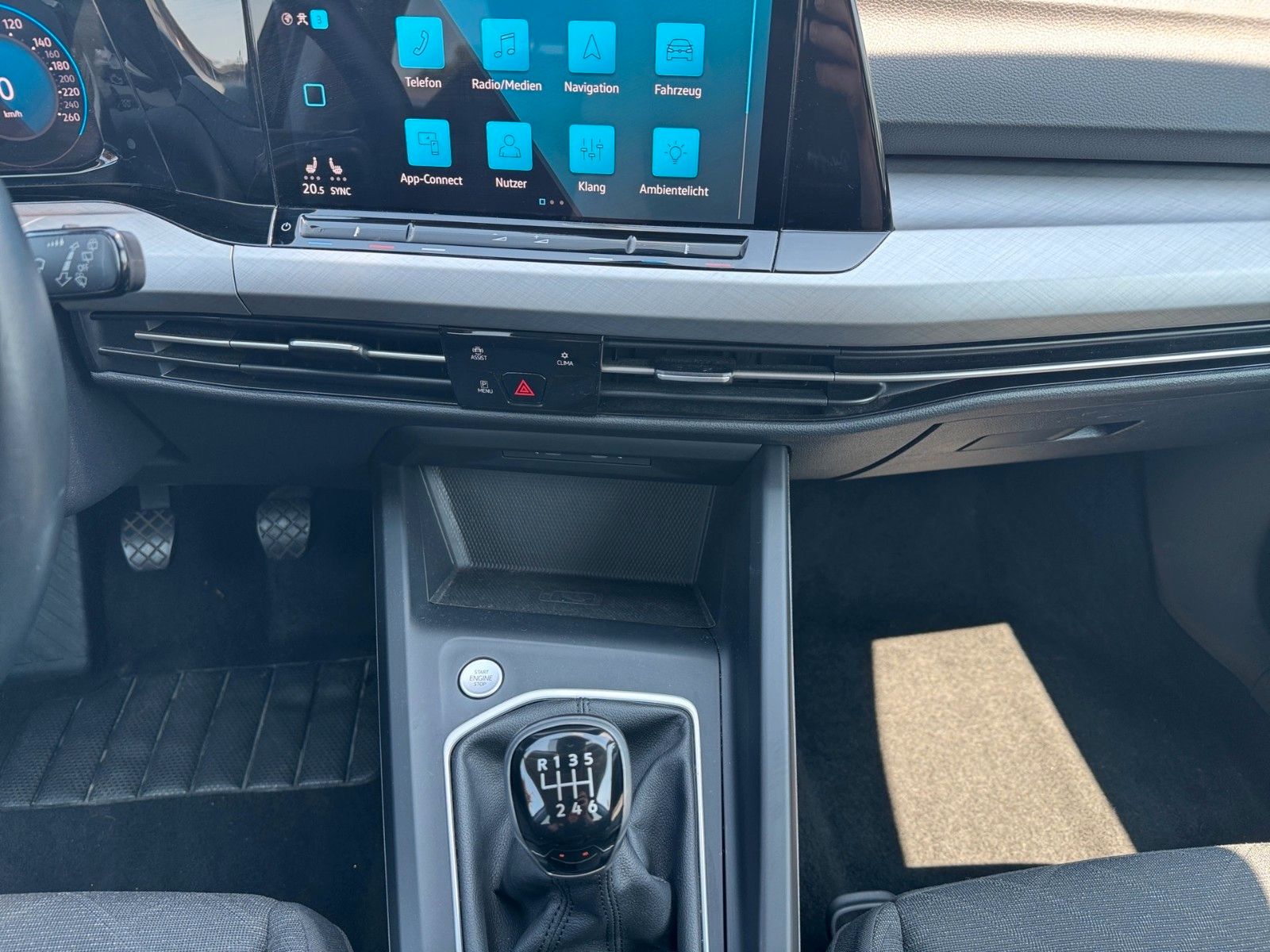 Fahrzeugabbildung Volkswagen Golf VIII Lim. Life 1.5 TSI