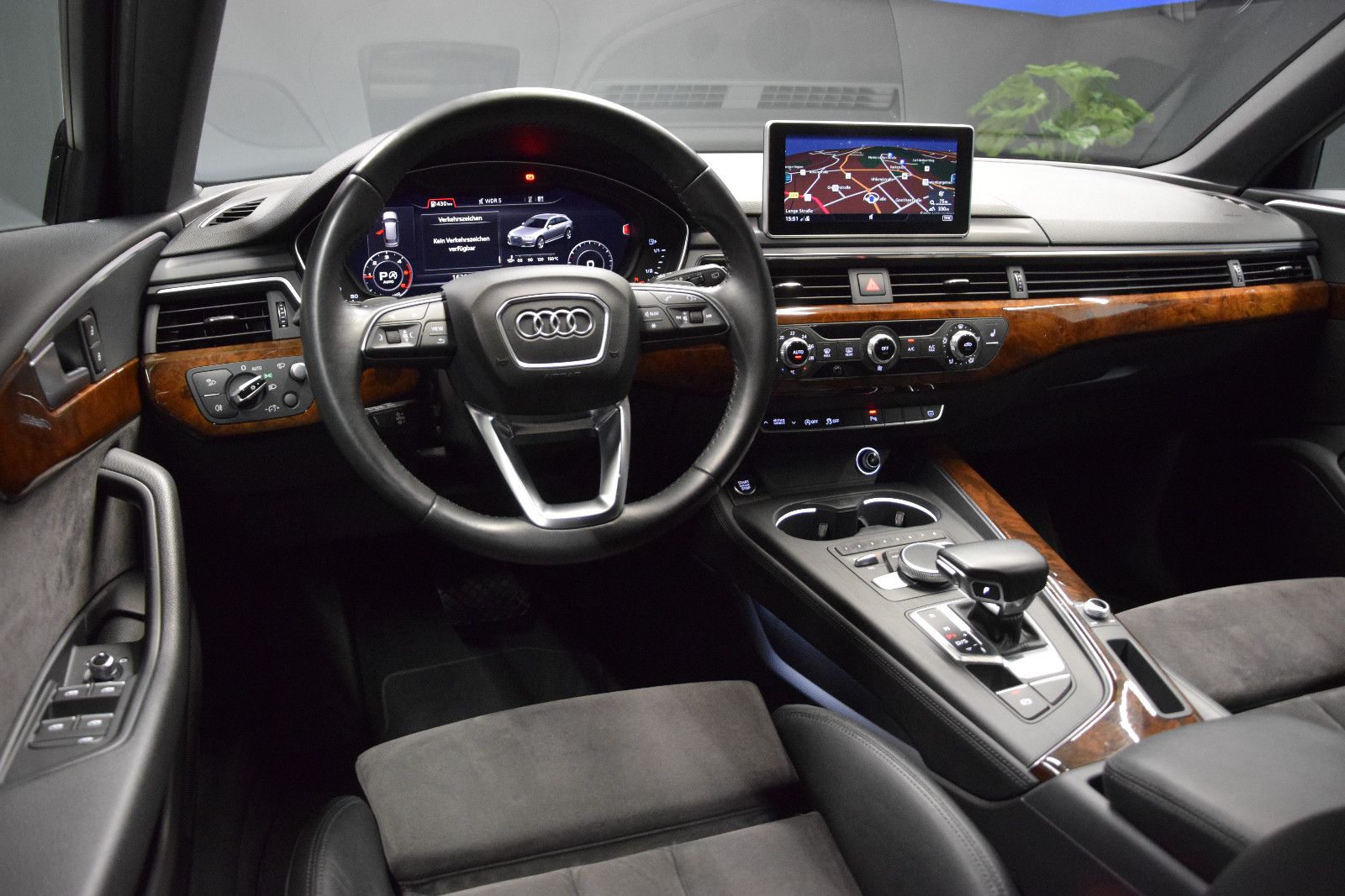 Fahrzeugabbildung Audi A4 Avant design HuD Kamera Bi-Xenon Virtual Temp