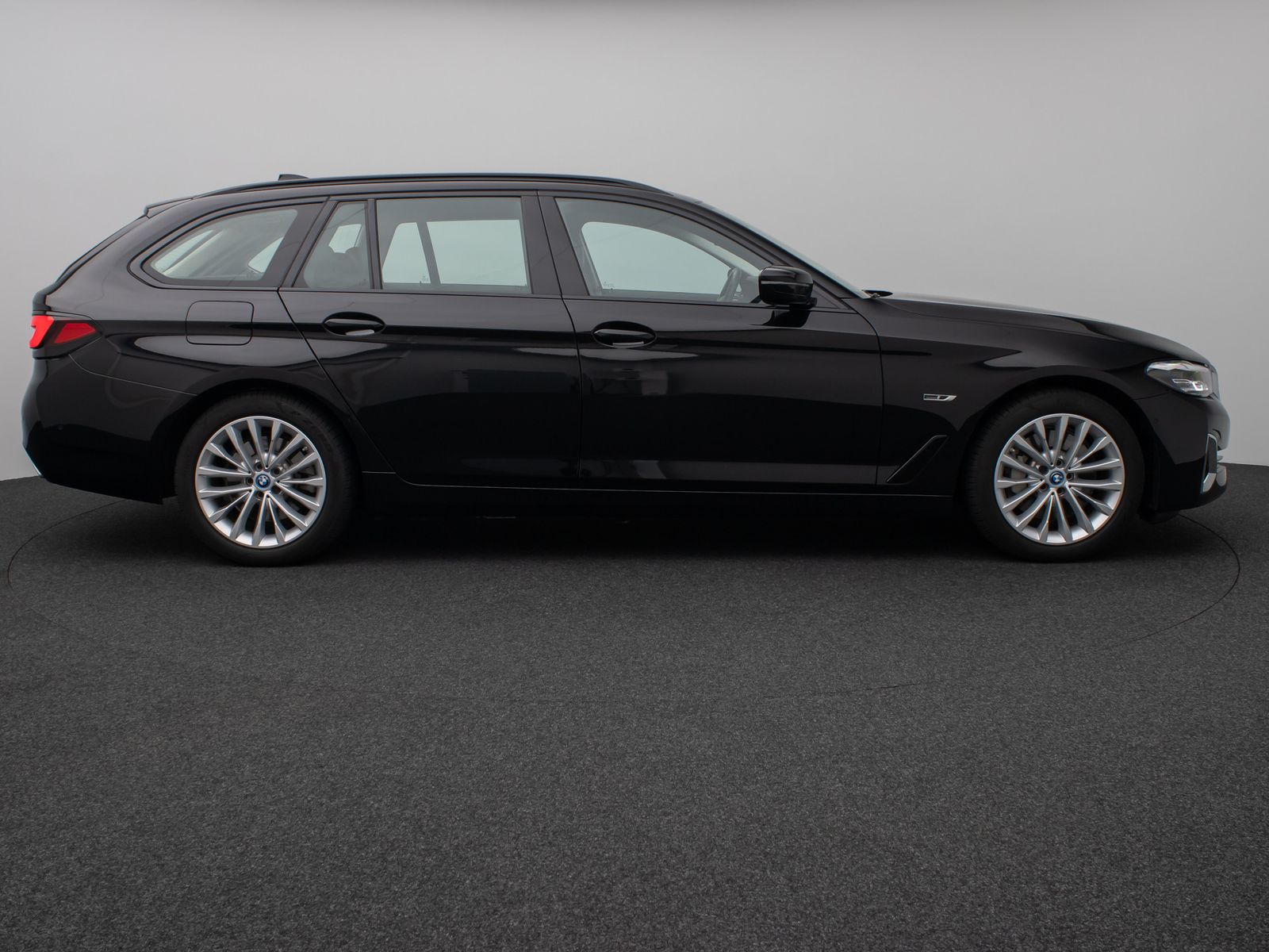 Fahrzeugabbildung BMW 530e Luxury Line Panorama Kamera HUD DAB 4xKlima