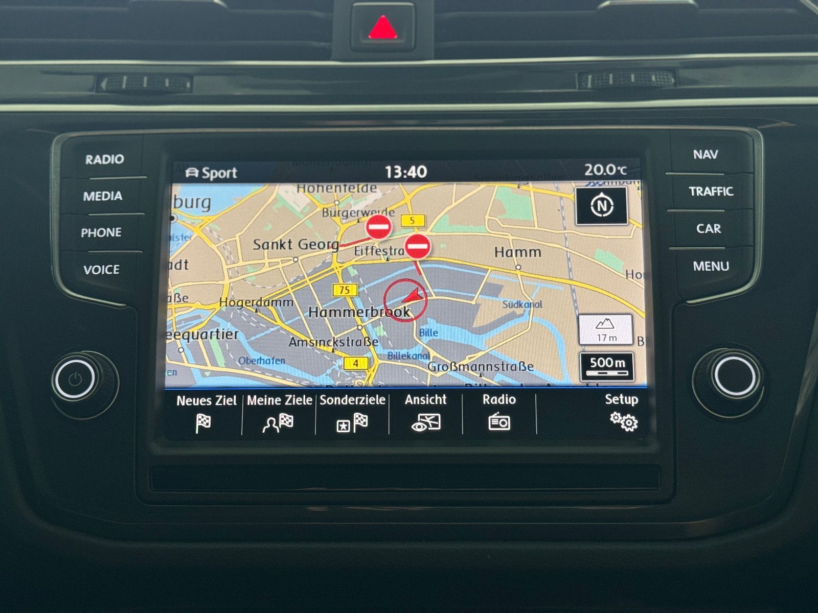 Fahrzeugabbildung Volkswagen Tiguan DSG 4MO 3X R-LINE PANO MEMORY BLACK STYLE