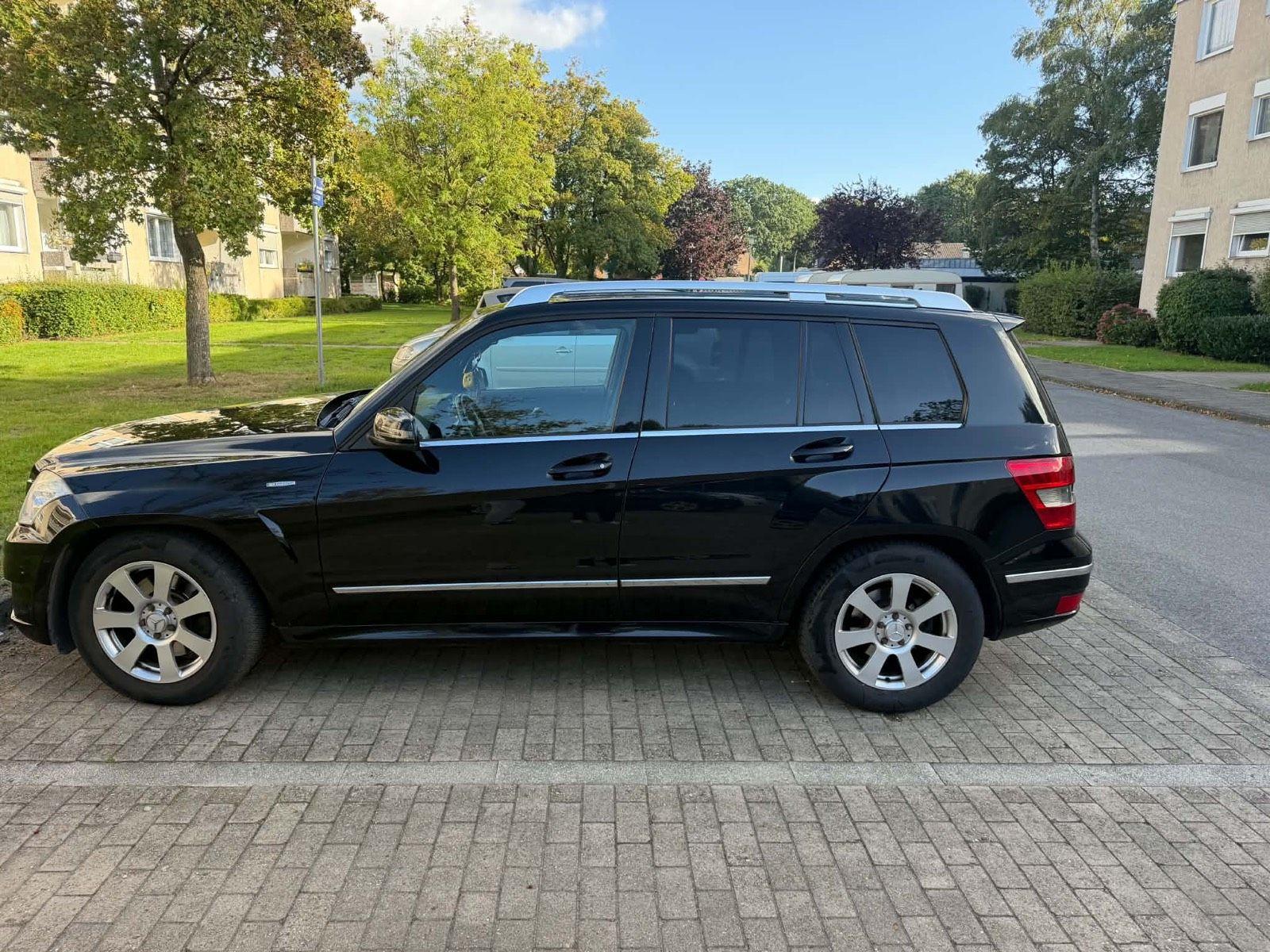 Mercedes-Benz GLK200 2011 — вигляд ззаду