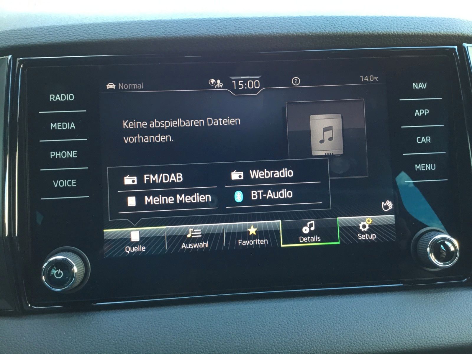 Fahrzeugabbildung SKODA Karoq 2.0l TSI DSG 4x4 Sportline+Pano+Standheizu