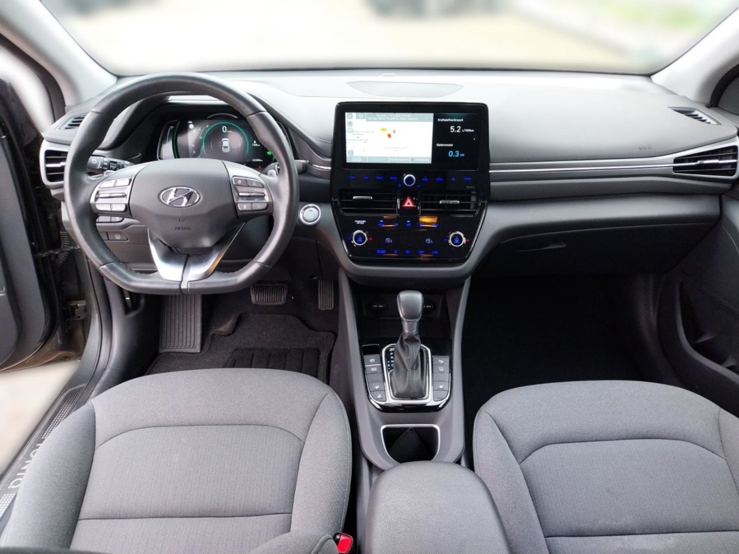 Fahrzeugabbildung Hyundai IONIQ 1.6 GDi Hybrid Facelift, Sitzheizung