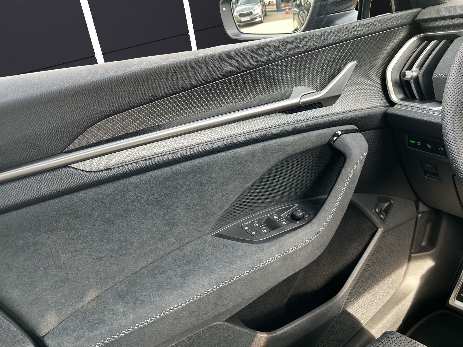 Fahrzeugabbildung SKODA Kodiaq 1.5 TSI iV Sportline AHK MATRIX HUD