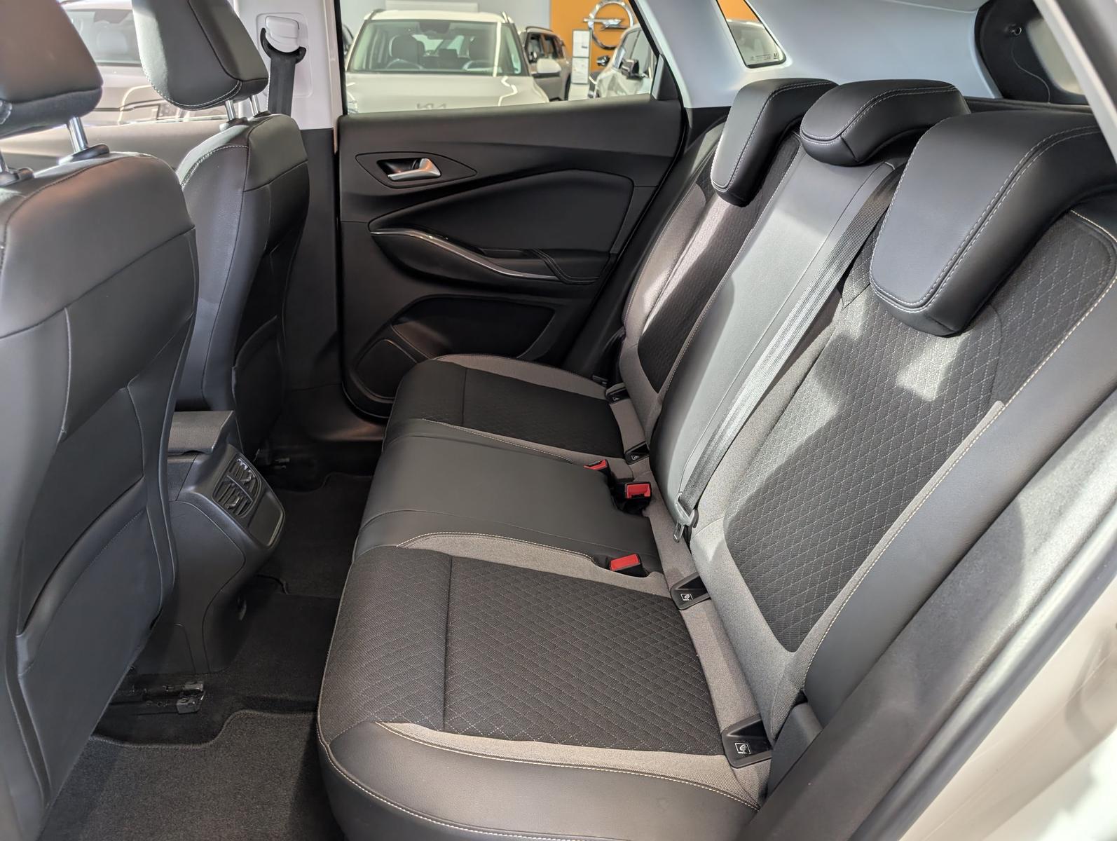 Opel Grandland 1.2 Elegance Keyless LED Parkassist