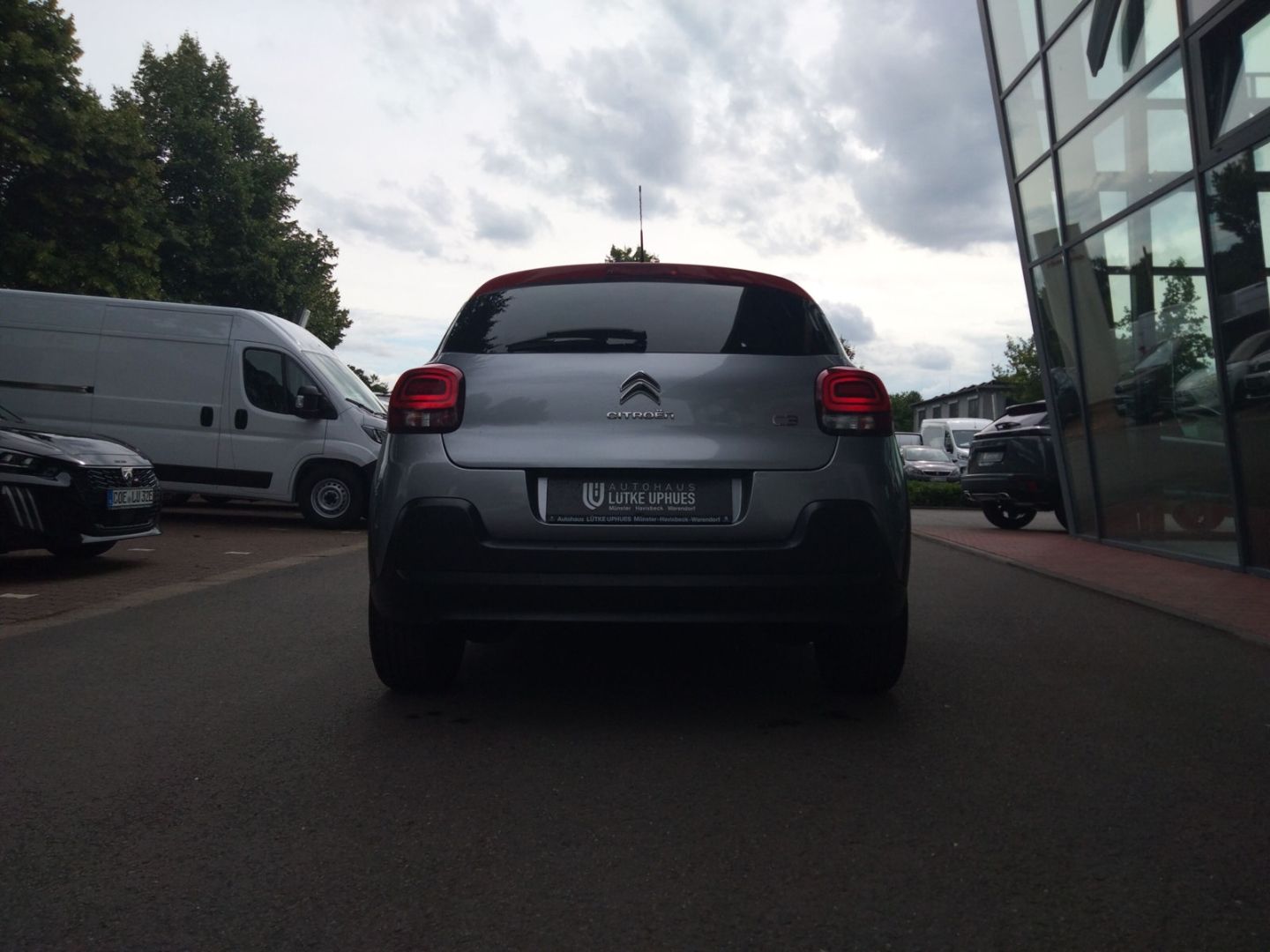 Fahrzeugabbildung Citroën C3 PureTech 110 S&S Shine Navi CarPlay Klimaauto