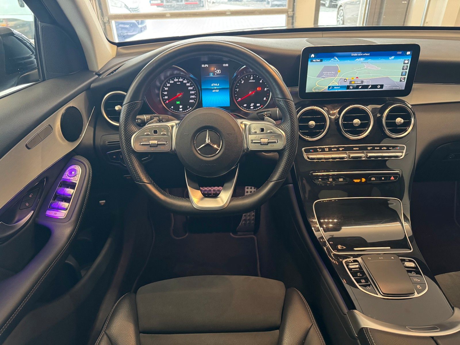 Fahrzeugabbildung Mercedes-Benz GLC 220d 4M+AMG+Pano+Distr+Night+RKamera