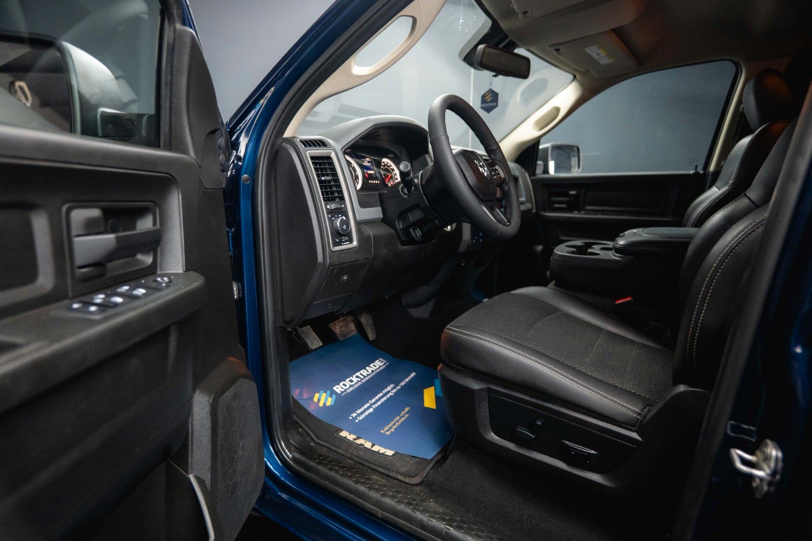 Fahrzeugabbildung Dodge RAM 5.7 V8 HEMI 4x4 OFFROAD Night-Paket *LED*AHK