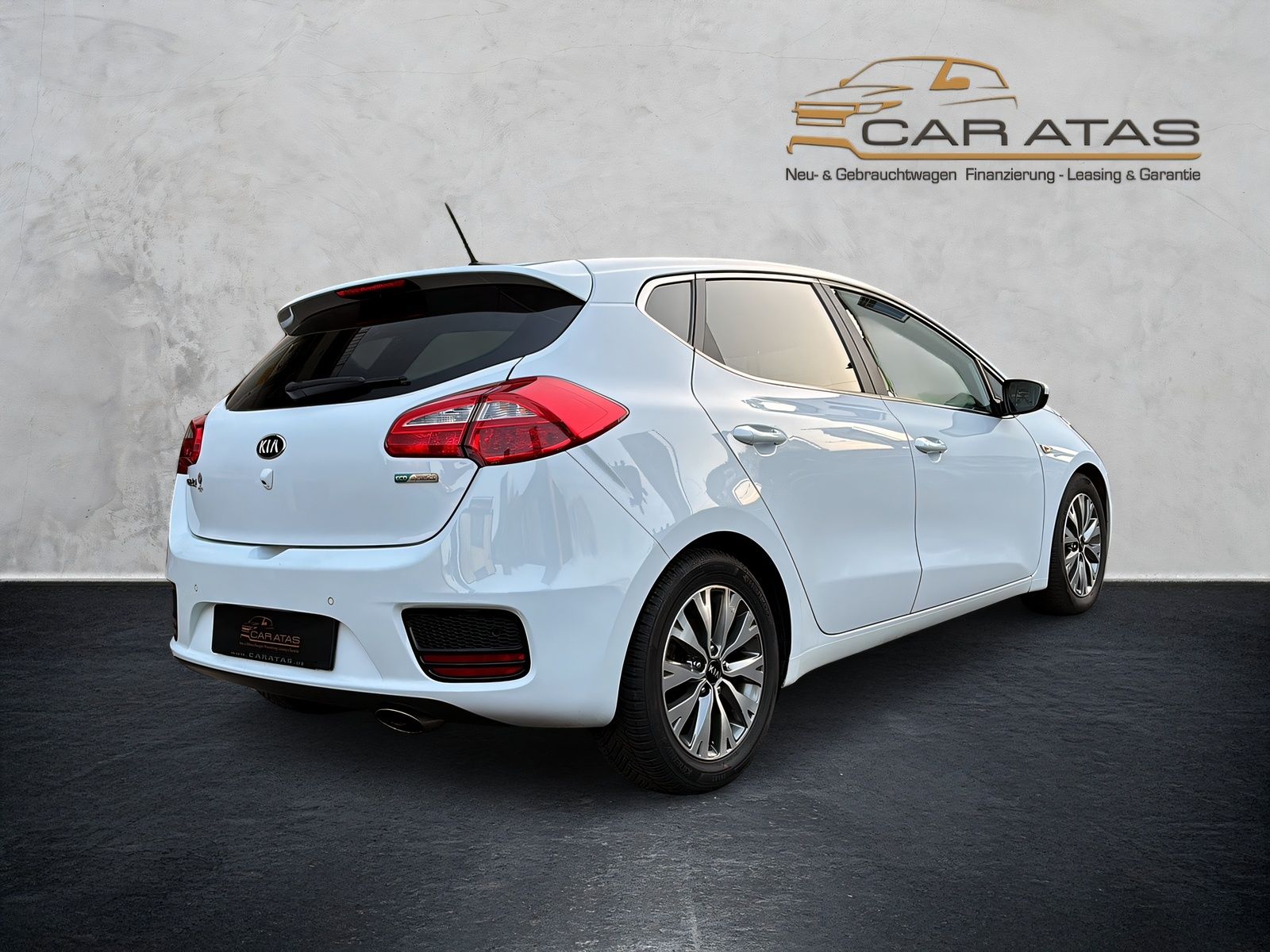 Fahrzeugabbildung Kia cee´d NAVI SITZHEIZ 2 x KLIMAAUT .TEMP. RF KAM