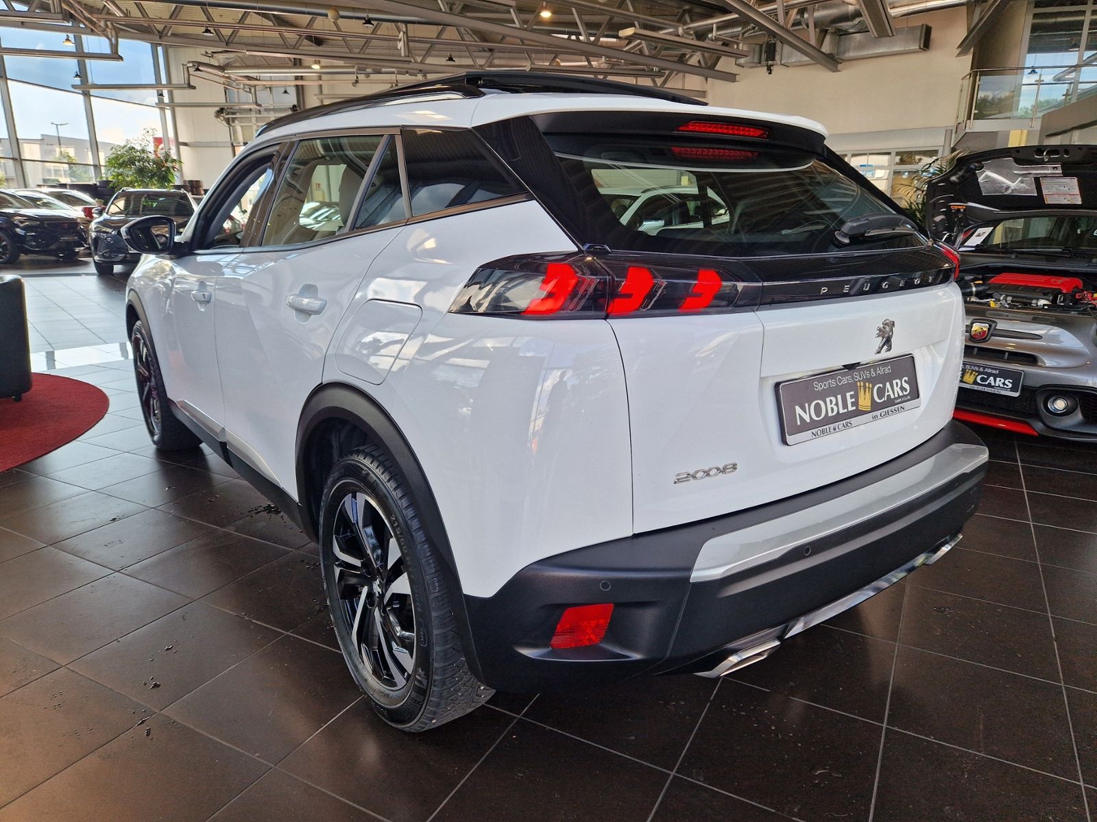 Fahrzeugabbildung Peugeot 2008 Allure PANO KLIMA LED NAVI ALU