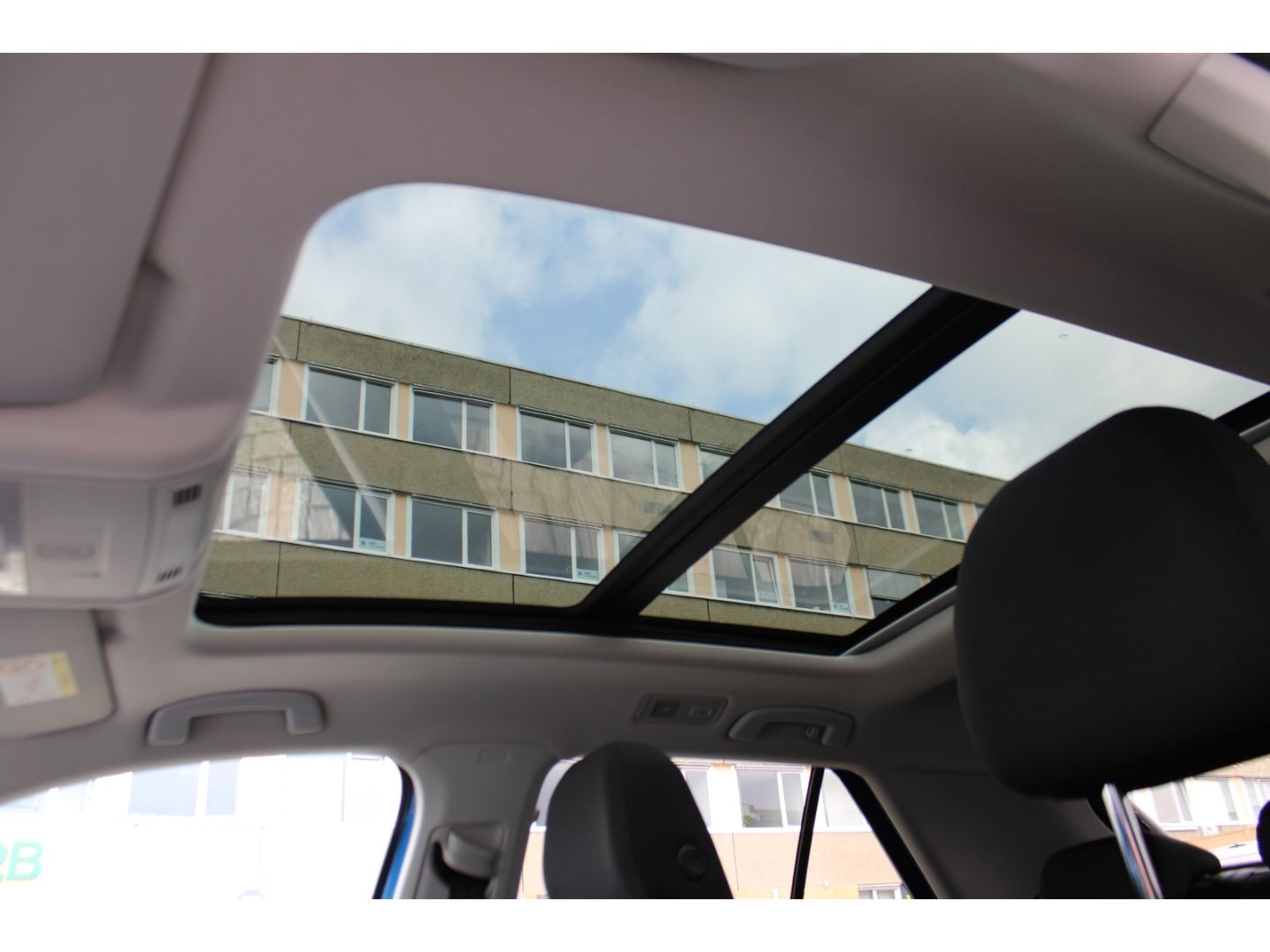 VW T-Roc 1.5 TSI Style 45 DSG ACC LED Pano RFK StHz - Image 29