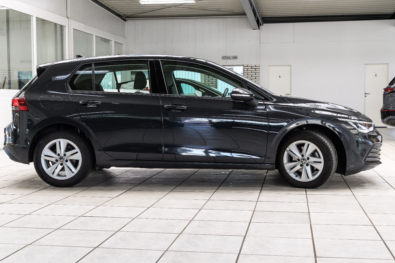 Fahrzeugabbildung Volkswagen Golf VIII Life +Navi +SHZ +ALU +LED +PDC