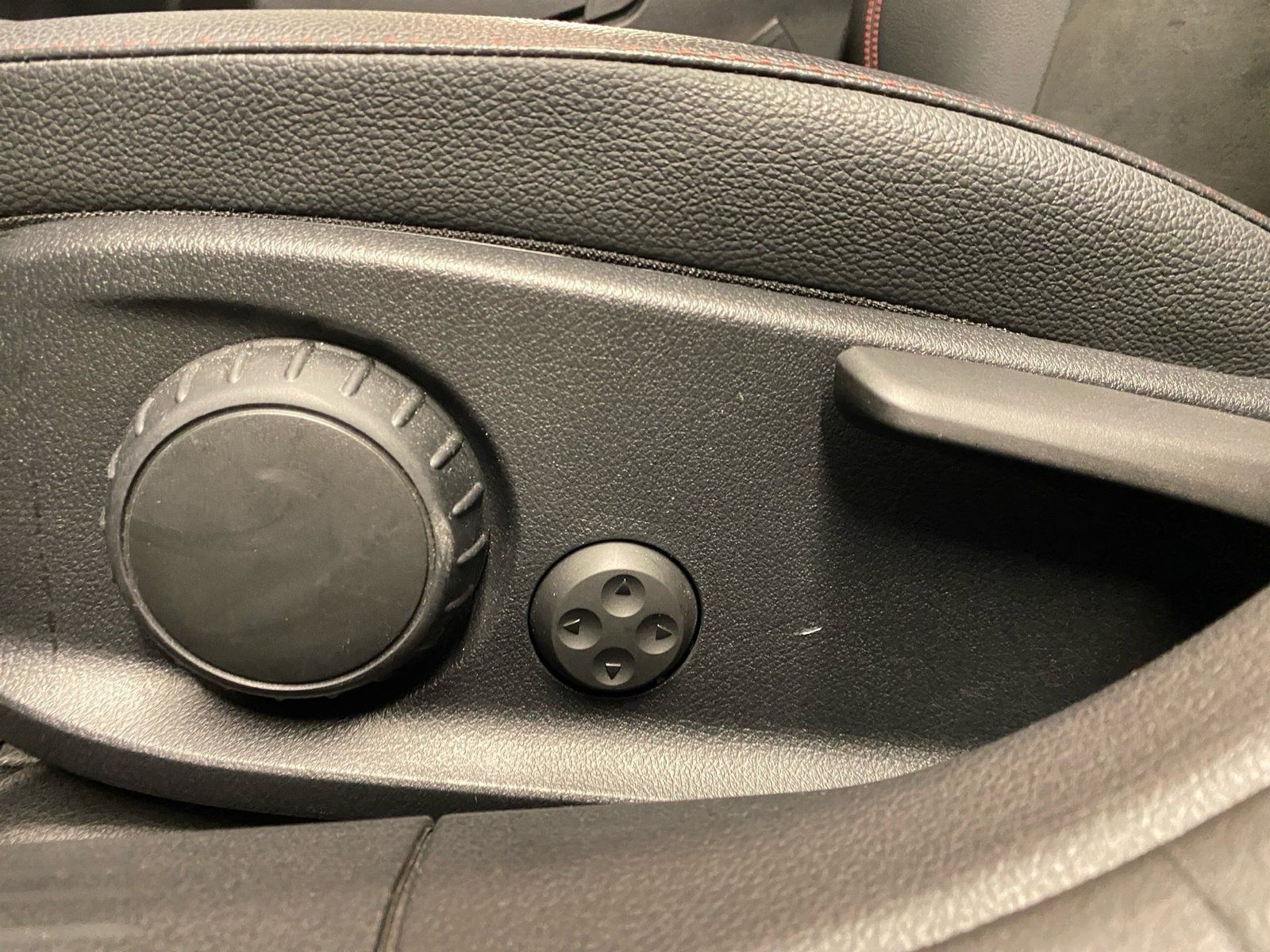 Fahrzeugabbildung Mercedes-Benz A 180 AMG Line*LED*Kamera*CarPlay*Spurhalte*SHZ*