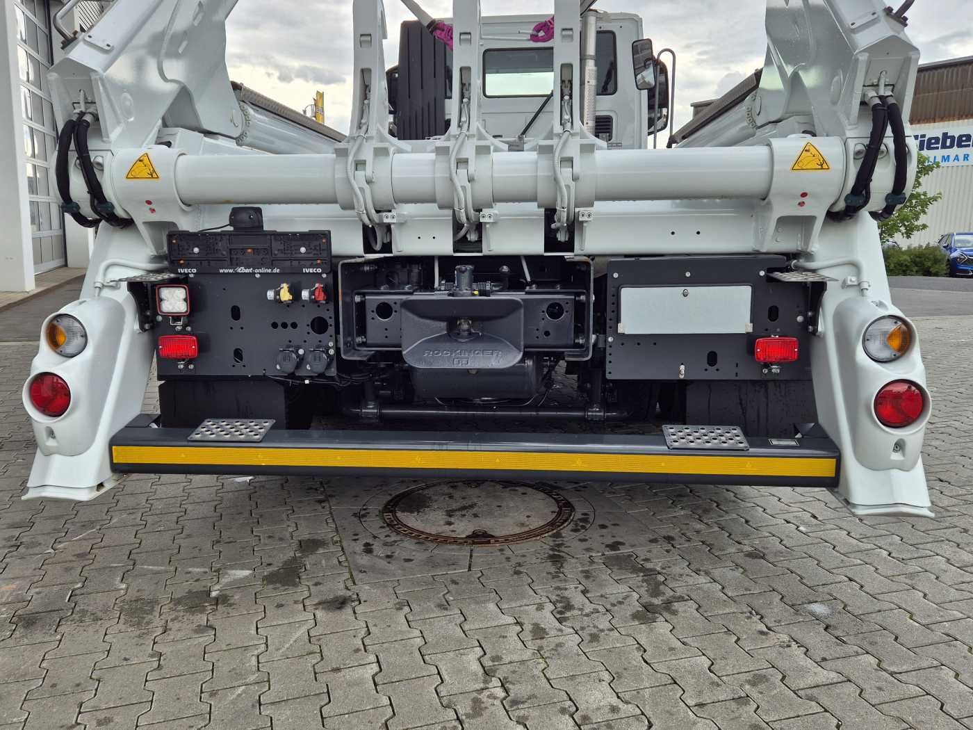 Fahrzeugabbildung Iveco X-Way AD280X42Y/PS 6x2 Meiller 16. T Funk Lift