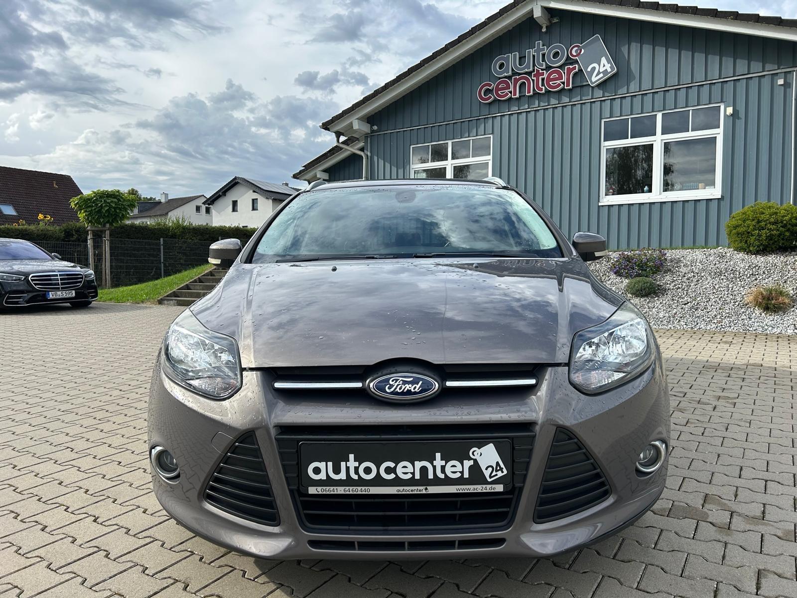 Ford Focus 2012 — вигляд ззаду
