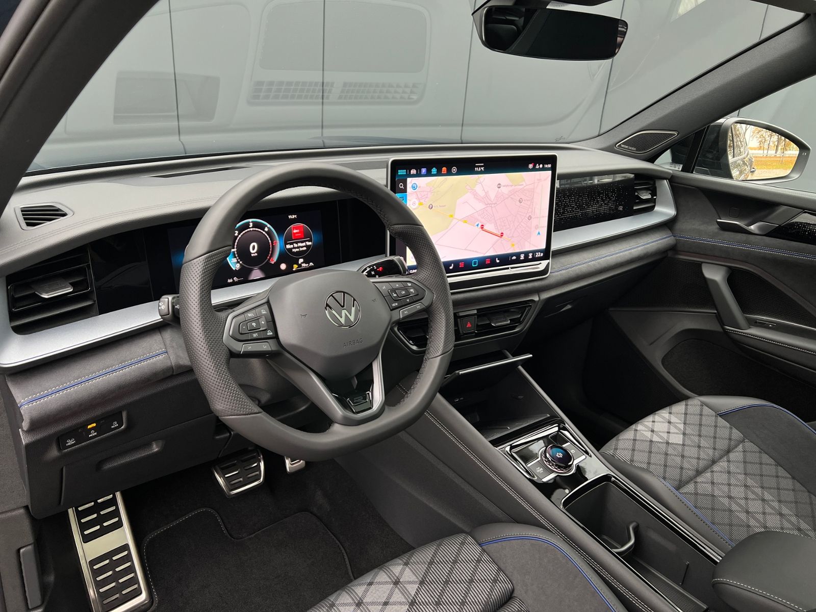 Fahrzeugabbildung Volkswagen Tayron R-Line 2.0 TDI DSG 4MOTION *AHK, IQ.Light