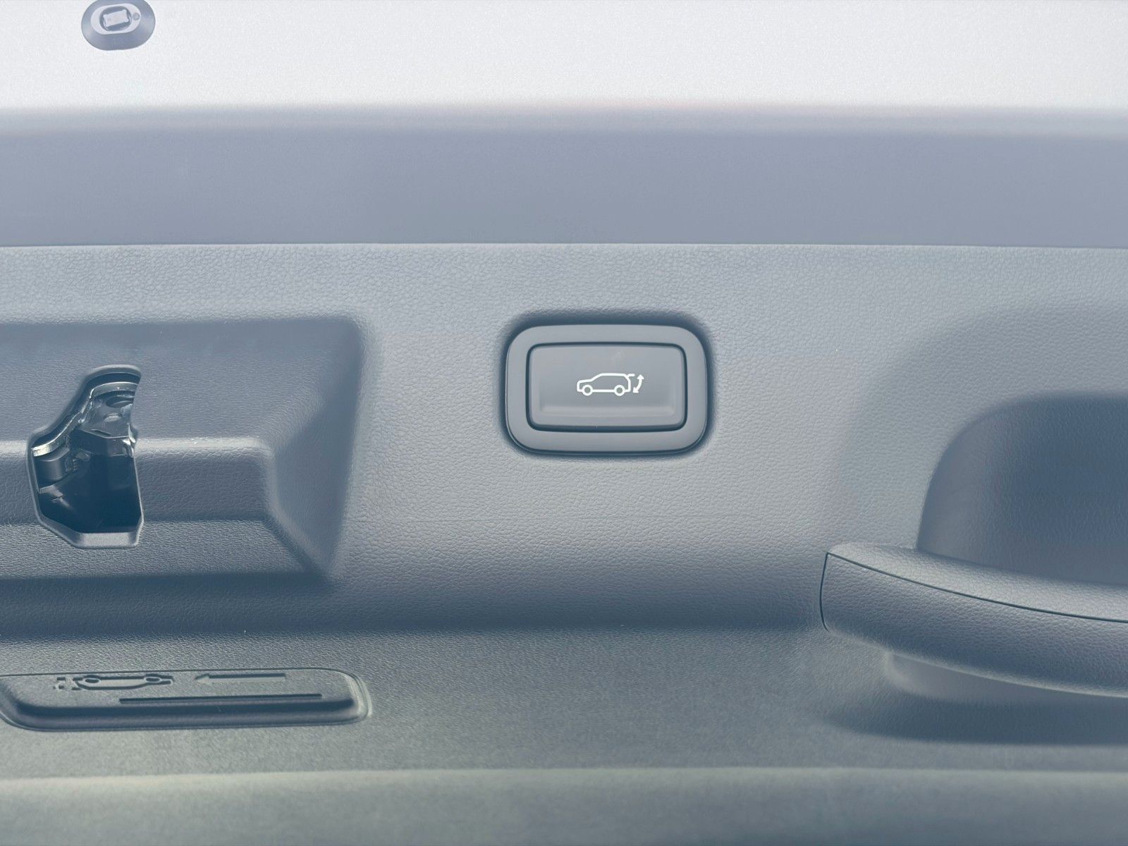 Fahrzeugabbildung Hyundai Kona 1.6 GDI Trend KlimaA,LED,Navi,SHZ,el.Heck