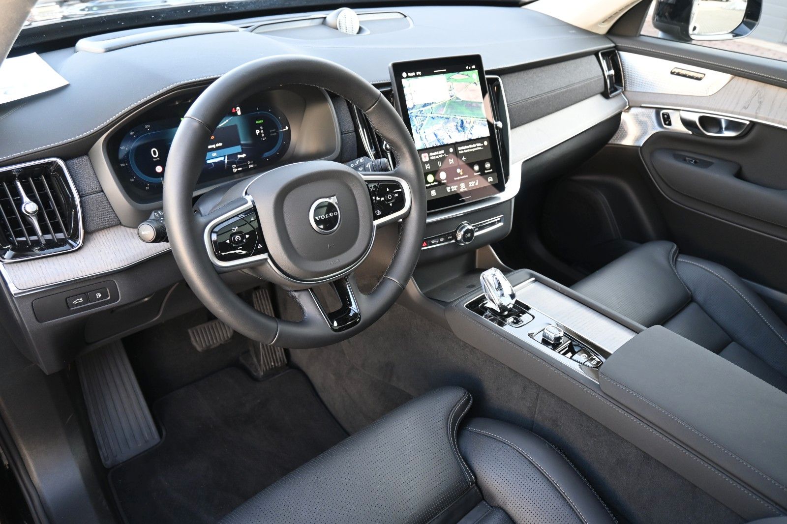Fahrzeugabbildung Volvo XC90 T8 AWD Ultra Dark*STDHZG*360**LUFT*B&W*22"