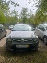 Hyundai I30 - Hyundai i30 aus 2011 mit Benzin-Antrieb: Kombi