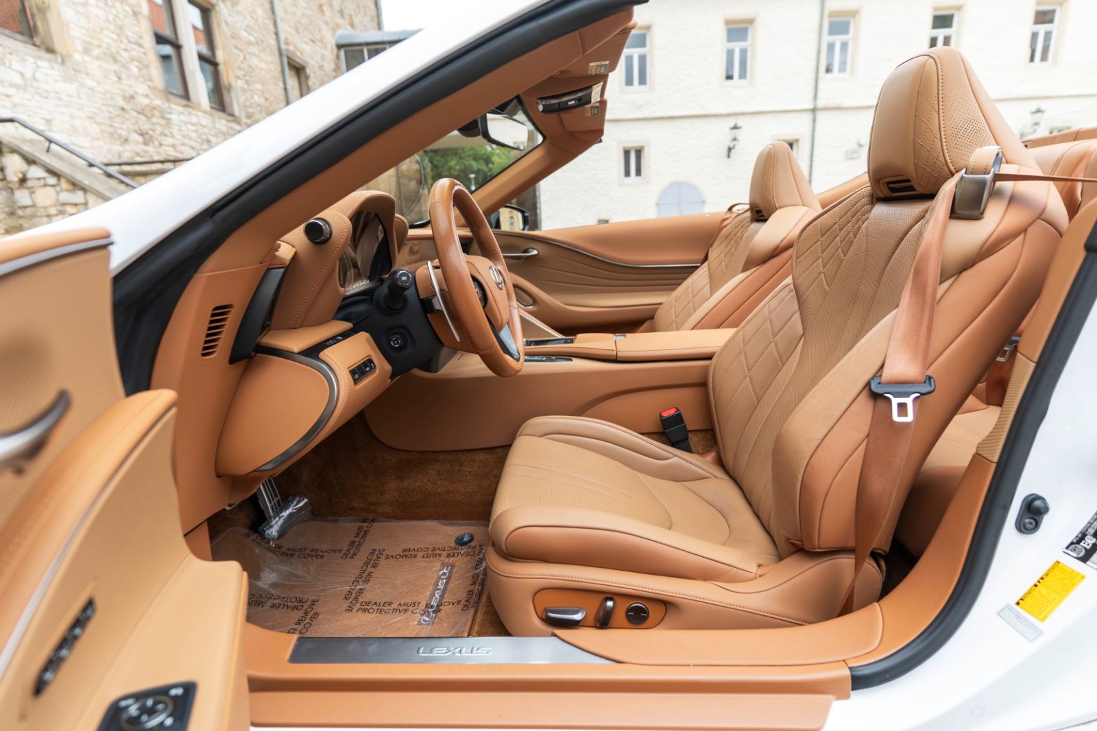 Fahrzeugabbildung Lexus LC 500 Cabrio HUD LED ACC ML TOTW KAM PCS RCTA