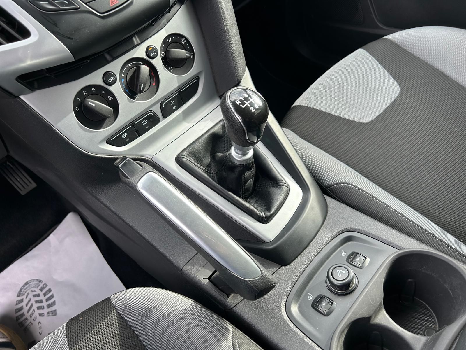 Fahrzeugabbildung Ford Focus Turnier°Champions Edition°Navi°Shz°