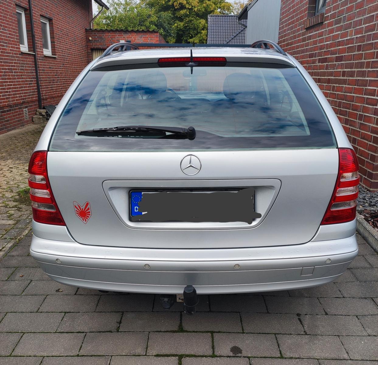 Mercedes-Benz C200 2006 — interior