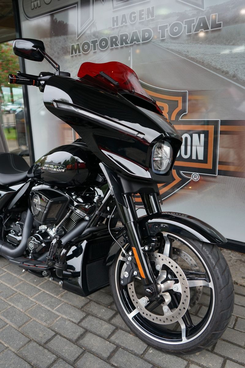 Fahrzeugabbildung Harley-Davidson Street Glide FLHX mit vielen Umbauten