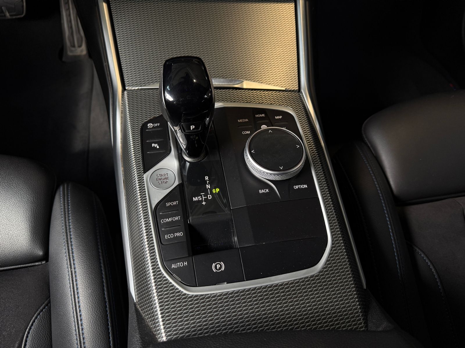Fahrzeugabbildung BMW 320d xDrive M Sport PANO KAM LED